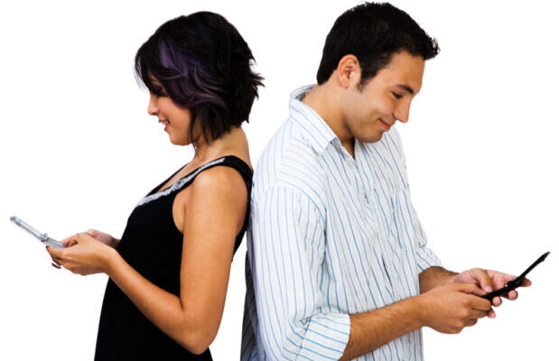Phone habits that KILL relationships